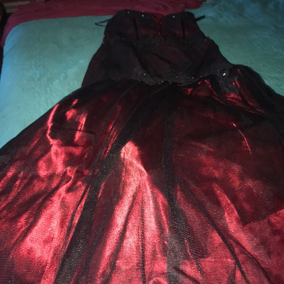 Red and black prom dress - Picture 5 of 8